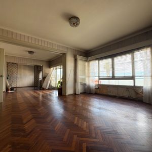Apartamento De 3 Dormitorios Y Servicio En Primera Linea A Reciclar