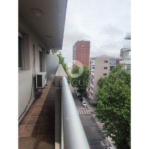 Venta Apartamento Con Renta 2 Dormitorios, Terraza Al Frente Y Garaje En Centro