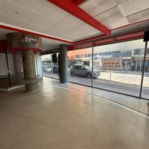 Local Comercial Esquina Macari Alquila