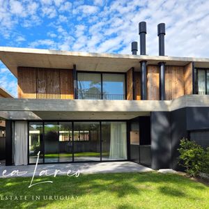 Excelente Casa A La Venta En Housing En Carrasco