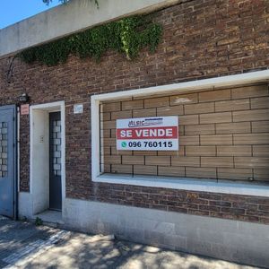 Residencia Con Garaje, Ubicación Privilegiada A Pasos De Agraciada