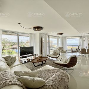 Venta Apartamento 2 Dormitorios  2 Baños  Parrillero. Playa Mansa, Punta Del Este