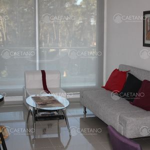 Torre Con Servicio En Parada 5 De Avenida Roosevelt