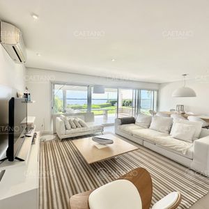 Venta Departamento - 3 Dormitorios - Parrillero Jardín Y Pileta - Punta Ballena
