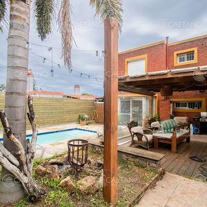 Venta Casa - 4 Dormitorios + Pileta Y Parrillero -  Pinares