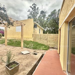 Hermosa Casa En Alquiler Anual - 2 Dormitorios 2 Baños - Pinares