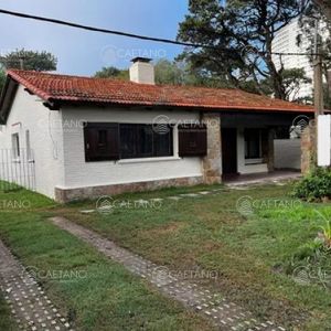 Venta Casa En La Mejor Ubicación De Playa Mansa A Metros Del Mar