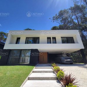 Venta Casa 4 Dormitorios. Playa Brava, Punta Del Este