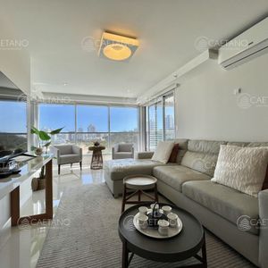 Venta Apartamento En Punta Del Este Con Vista Al Mar - 2 Dormitorios + Dependencia De Servicio
