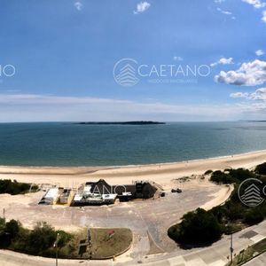 Venta Apartamento 3 Dormitorios + Servicio. Playa Mansa, Punta Del Este