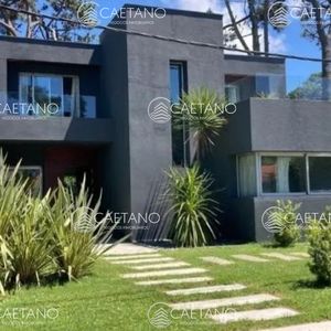 Casa En Venta 3 Dormitorios - Playa Mansa - Punta Del Este