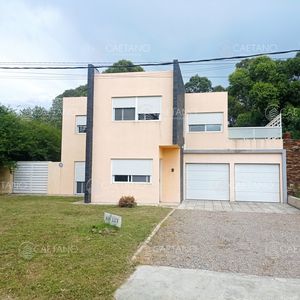 Venta Casa 4 Dormitorios. Pinares, Punta Del Este.