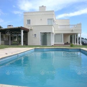Punta Ballena Casa En Venta Cuatro Dormitorios