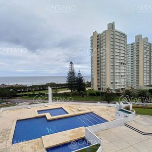 Departamento De 3 Dormitorios + Dependencia En Venta, Playa Mansa. Torre Jefferson,.