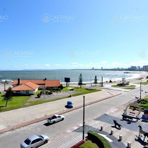 Apartamento En Mansa 3 Dormitorios Con Terraza