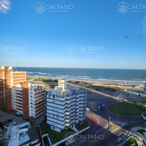 Apartamento En Venta Frente Al Mar, 3 Dormitorios. Parquemar Center