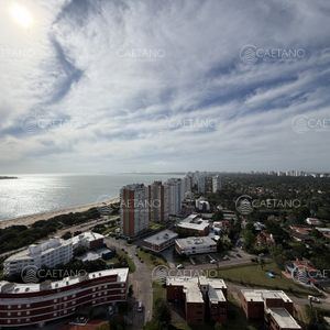 Alquiler Temporal Apartamento 2 Dormitorios. Playa Mansa, Punta Del Este.