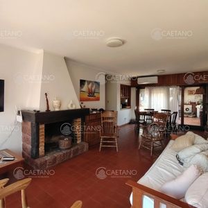 Casa De 3 Dormitorios En Alquiler Anual, Playa Mansa, Punta Del Este.
