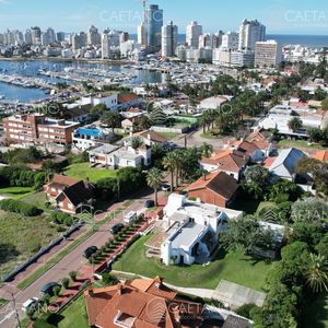 Chalet En Venta Con Vista Al Mar En Casco Histórico De La Península.
