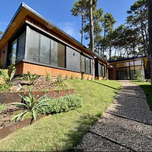 Casa Moderna. 4 Dormitorios. Excelente Estado