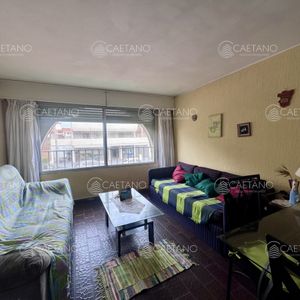 Venta De Monoambiente Con Cochera En La Península, Punta Del Este.