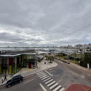Apartamento En Venta En Edificio Dársena Frente Al Puerto De Punta Del Este
