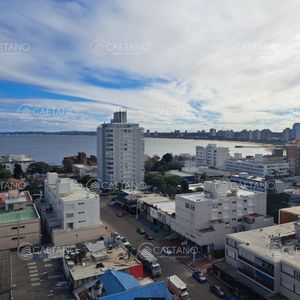 Apartamento En Venta De 2 Dormitorios En Punta Del Este