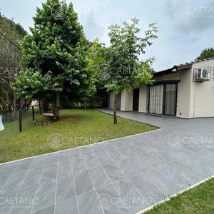 Casa De 2 Dormitorios En Barrio Country, Piriápolis
