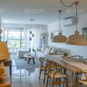 Apartamento 2 Dormitorios En Venta A Metros Del Mar, Punta Del Este