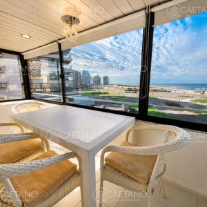 Apartamento De 3 Dormitorios En Playa Brava