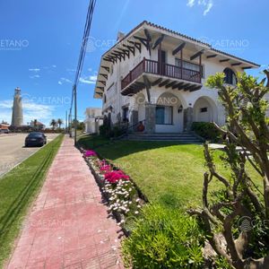 Venta Casa 4 Dormitorios. Peninsula, Punta Del Este.