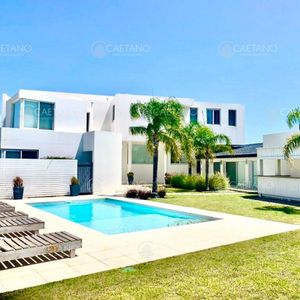 Categórica Casa En Primera Línea