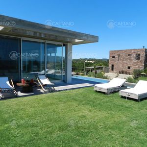 Excelente Casa Moderna En Tio Tom, Pegada Al Mar