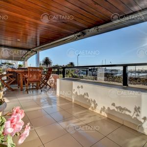 Amplio Apartamento Frente Al Puerto De Punta Del Este!!