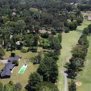 Casa En Venta Con Vista A Agradable Entorno.
