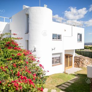 Excelente Casa En Punta Ballena,  Alquiler Anual Y Temporario