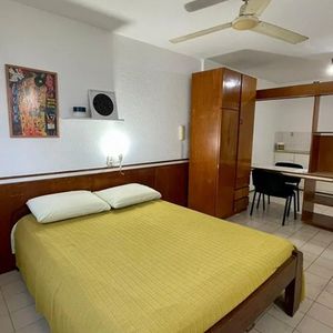 Apartamento En Venta En Cordon, Monoambiente Amueblado, Porteria 24hs, Piso Alto. Bajos Gastos Comunes