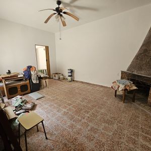 Apartamento En Malvin De Un Dormitorio, Estufa A Leña, Patio Y Azotea, Pronto Para Entrar. Sanitaria E Instalación Eléctrica Recién Hecha.