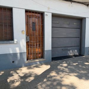 Impecable Casa Con Dos Dorms, Dos Baños, Patio Y Garaje En Pocitos Nuevo