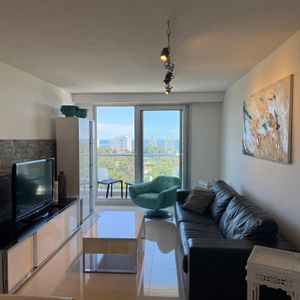 Se Vende Apto De 3 Dormitorios Y 2 Baños En Punta Del Este Con Garage