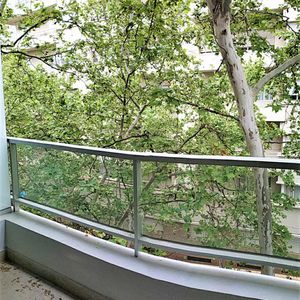 -apartamento De 2 Dormitorios, Balcón, Terraza De Servicio, Centro.