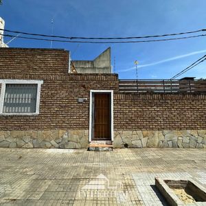 Venta | Casa En Villa Muñoz Con Patio Y Parrillero