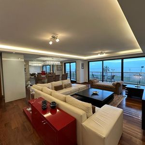 Apartamento De Categoría Frente Al Mar 3 Dormitorios Y Servicio– Punta Carretas
