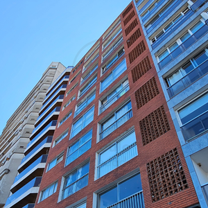 Apartamento 2 Dormitorios Y Garaje Frente Al Mar Con Vista Despejada.