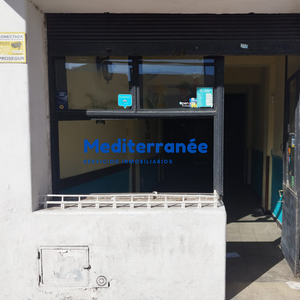 Exclusivo Alquiler De Local Comercial En El Corazón Histórico De La Ciudad Vieja: Ubicación Premium Para Su Negocio.