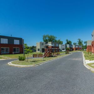 Verdes Del Este. Barrio Con Seguridad! Prox Aeropuerto! 3 Dorms