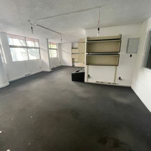 Oficinas Y Subsuelo De Cocheras