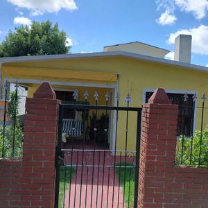 Venta | Casa  De 4  Dormitorios  2 Baños Mas  Apartamento Barrio Sarubbi