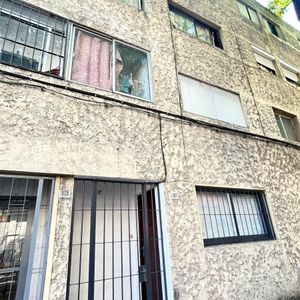 Venta Apartamento Tipo Casa Sin Gastos Comunes 3 Dormitorios, Cordón Norte. Patio Exclusivo
