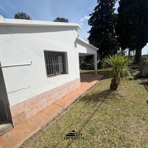 Venta | Casa En Canelones Con Amplio Jardín Y Chimenea   Us$ 155.000